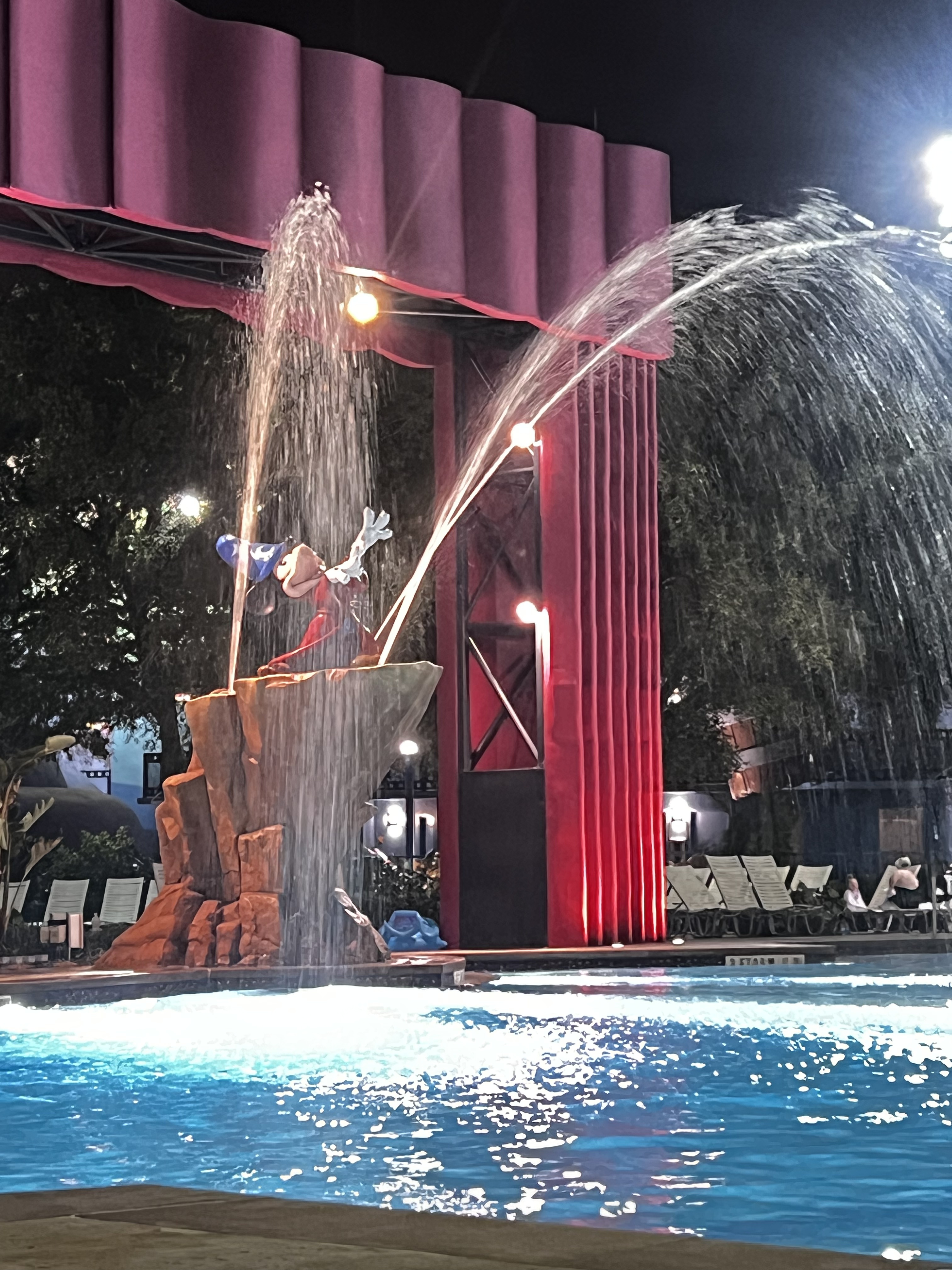 Jatos de água da piscina temática do hotel All-Star Movies da Disney