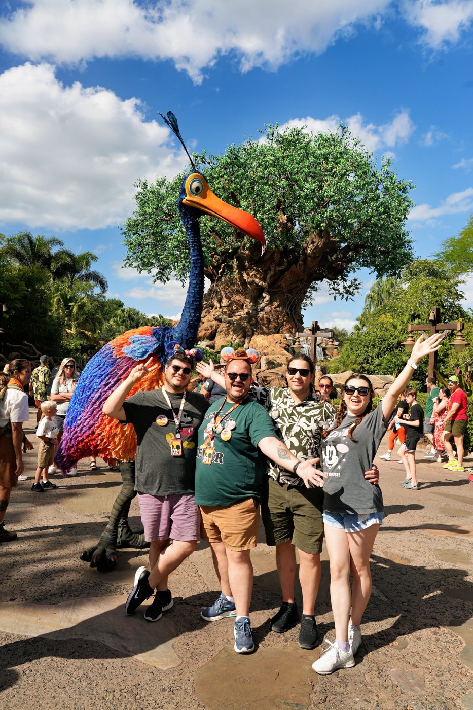 Gabriela Bordin e amigos em frente à Árvore da Vida, no Animal Kingdom